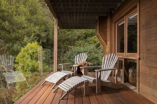 A clear railing creates uninhibited views of the surroundings.